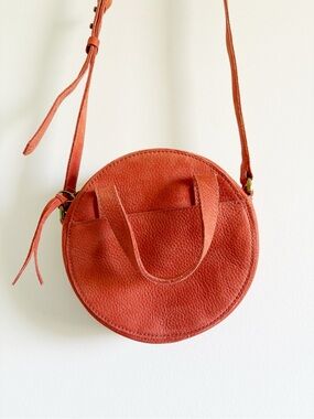 Madewell Juno Circle Crossbody Bag, all leather - Dahlia colorway